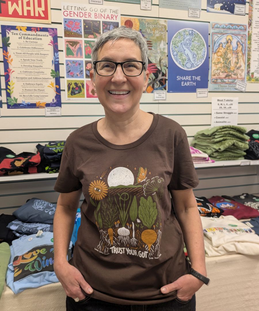 T-Shirt - Trust Your Gut - Fitted - Organic Cotton