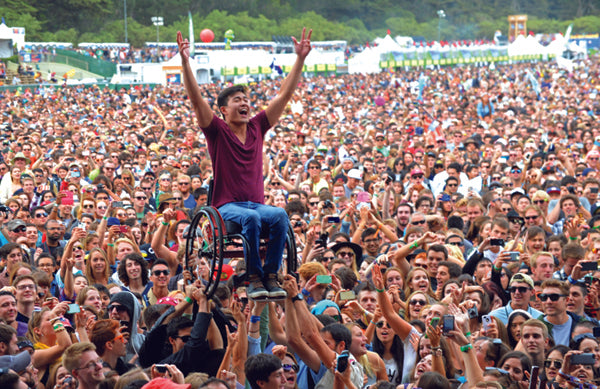 Postcard - Crowdsurfing
